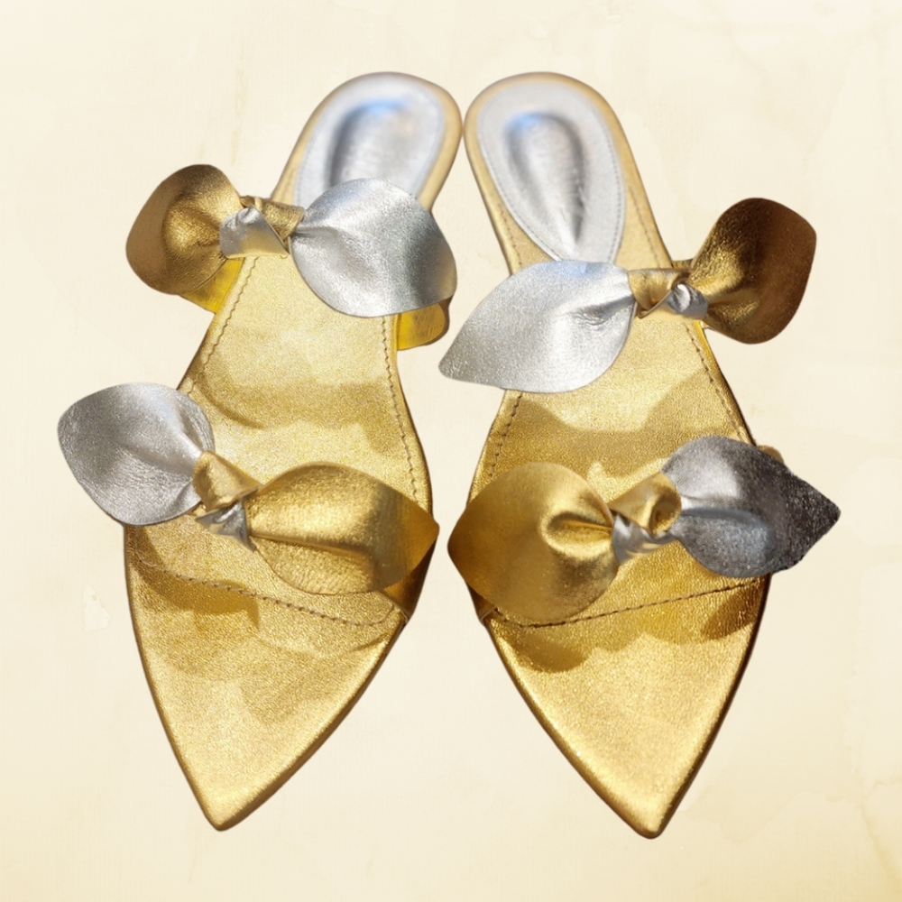 SCHUTZ Elora Metallic Leather Flat Sandal • Size 7
